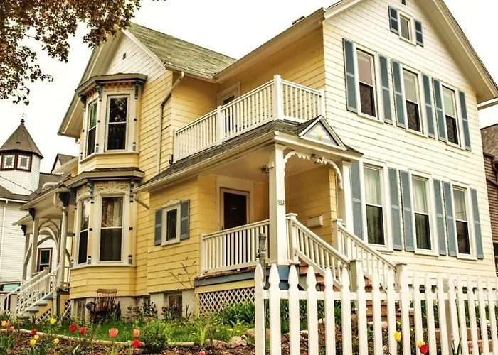 The Muse Gallery Guesthouse Milwaukee