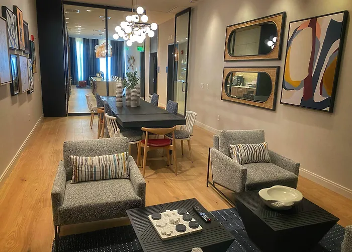 Kinn Guesthouse Downtown Milwaukee