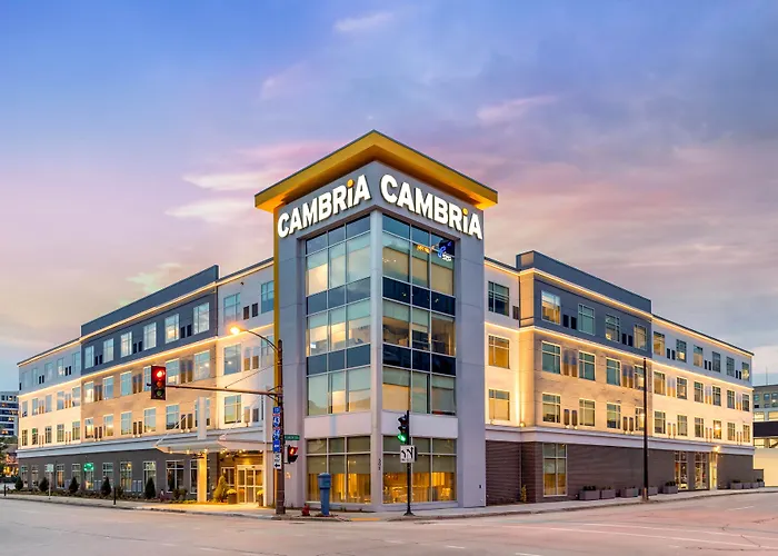 Cambria Hotel Milwaukee Downtown